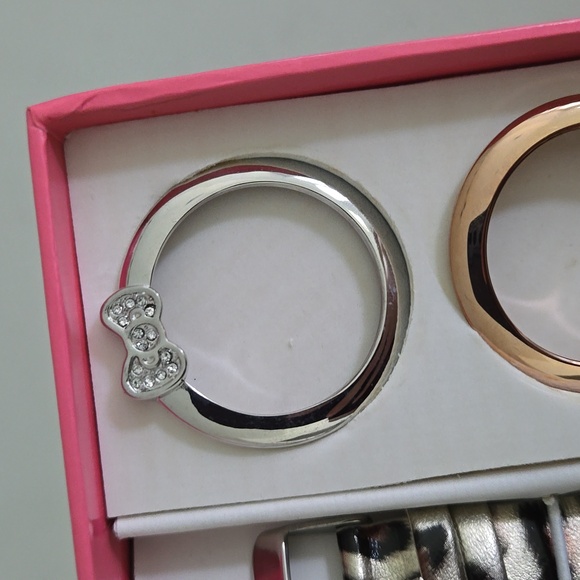 Hello Kitty watch set never used in box set 7 interchangeable straps Gift Set - Picture 6 of 10